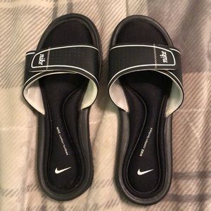 NIKE COMFORT FOOTBED SHOES SIZE 10